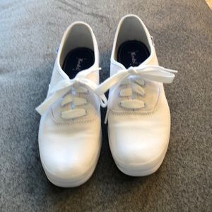 Women’s size 7 white keds